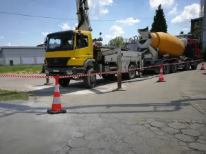 Pachołki ostrzegawcze drogowe z taśmą 10 m PTR10Z